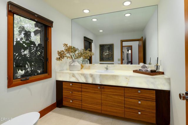 1476 Pathfinder Avenue, Westlake Village, CA 91362