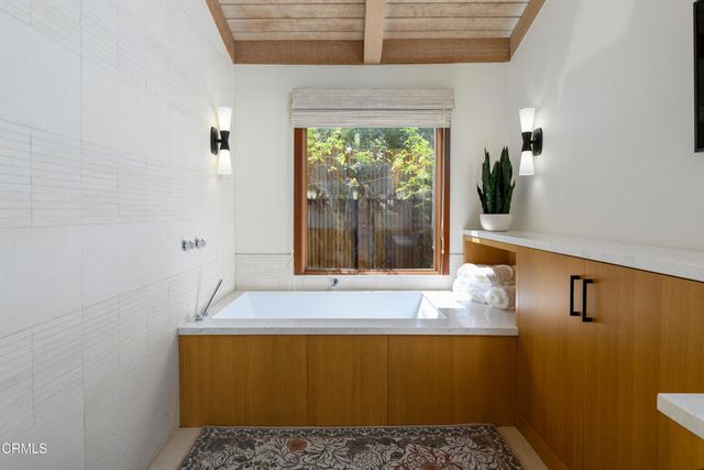 1476 Pathfinder Avenue, Westlake Village, CA 91362