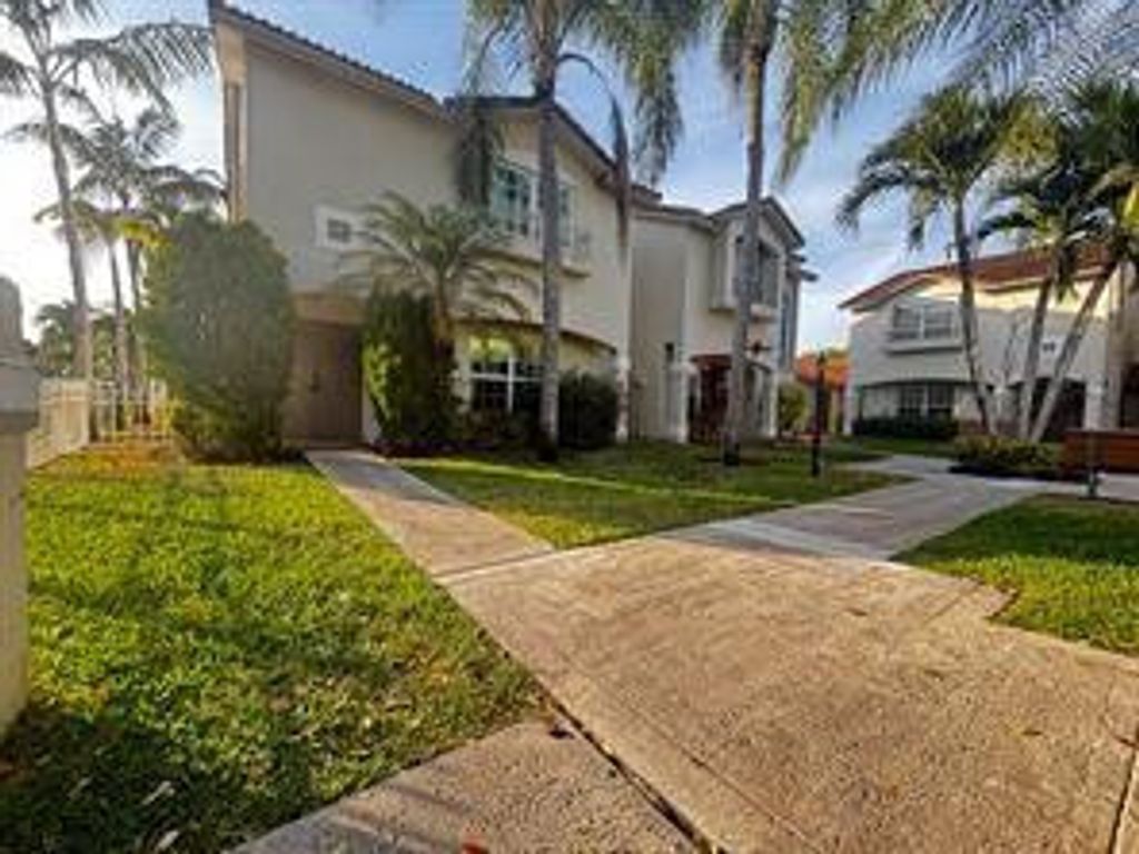 10843 NW 8th Street 10843, Pembroke Pines, FL 33026