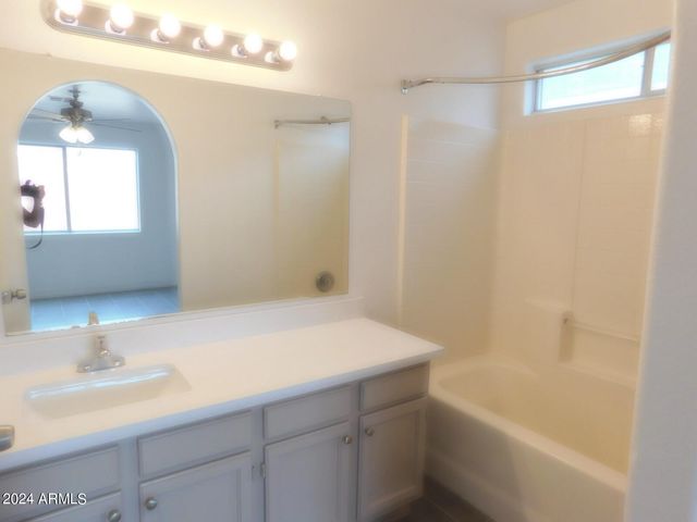 2874 W Muriel Drive, Phoenix, AZ 85053