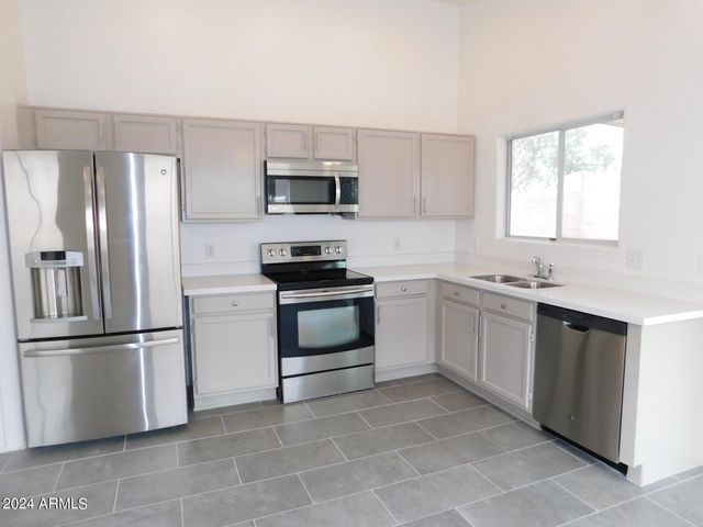 2874 W Muriel Drive, Phoenix, AZ 85053