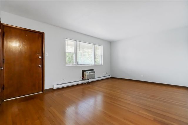 6212 W 64th Place 203, Chicago, IL 60638