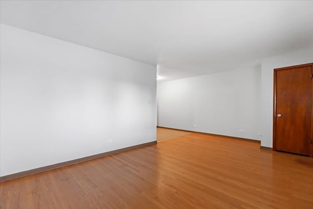 6212 W 64th Place 203, Chicago, IL 60638
