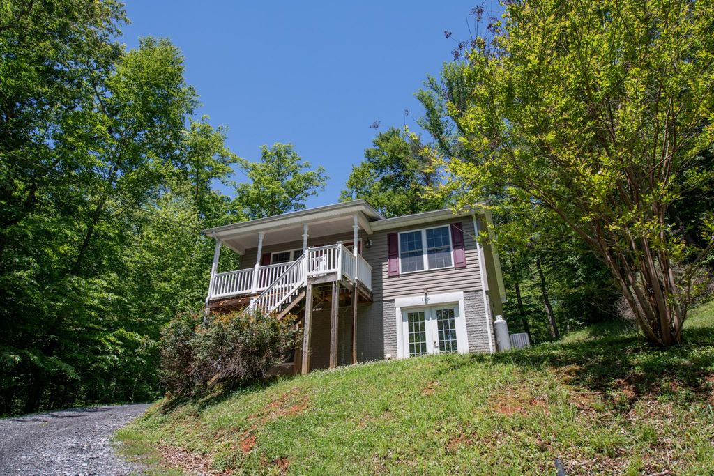 189 VIEW DR, Front Royal, VA 22630