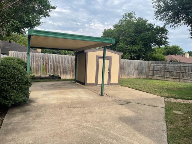 765 Rock Creek Drive, Euless, TX 76039
