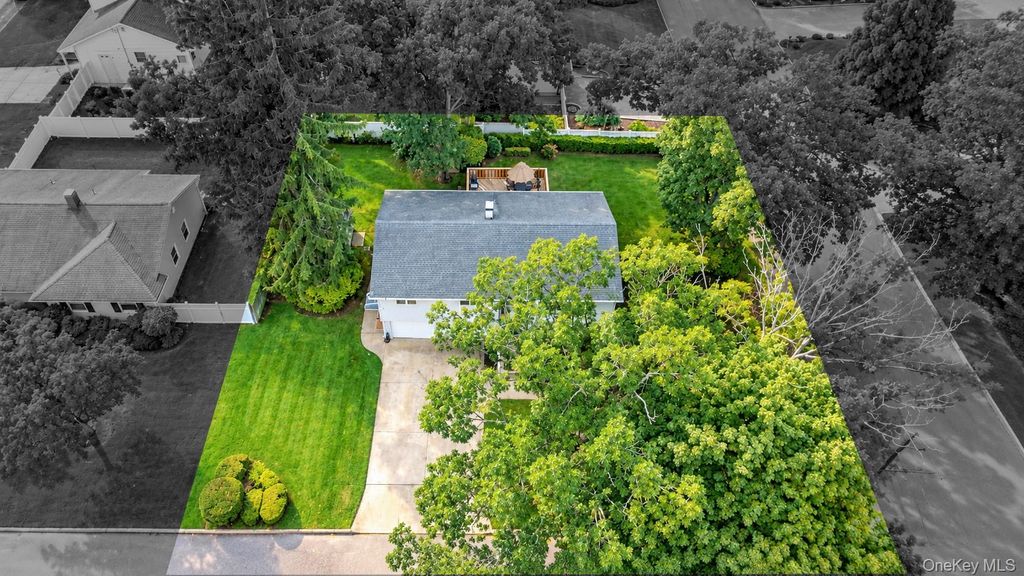 36 Deer Park Boulevard, Deer Park, NY 11729 — photo 4
