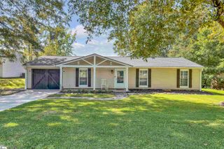 4 Oak Hollow Court, Greenville, SC 29607