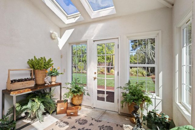 551 Hawthorne Court, Los Altos, CA 94024