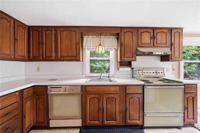 1639 South County Trail, East Greenwich, RI 02818