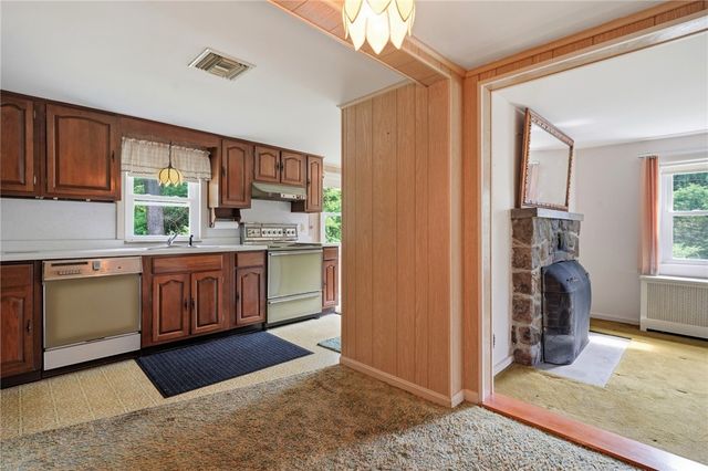 1639 South County Trail, East Greenwich, RI 02818