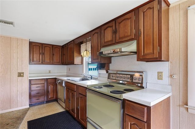 1639 South County Trail, East Greenwich, RI 02818