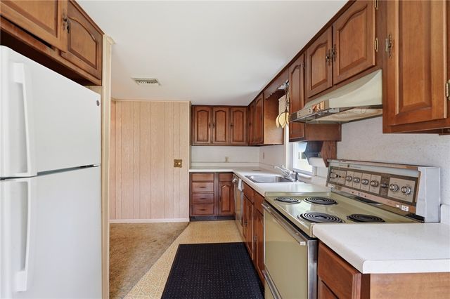 1639 South County Trail, East Greenwich, RI 02818