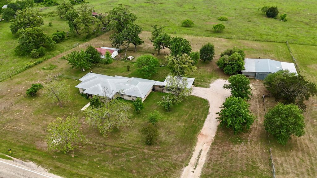 1401 Fm 112, Lexington, TX 78947