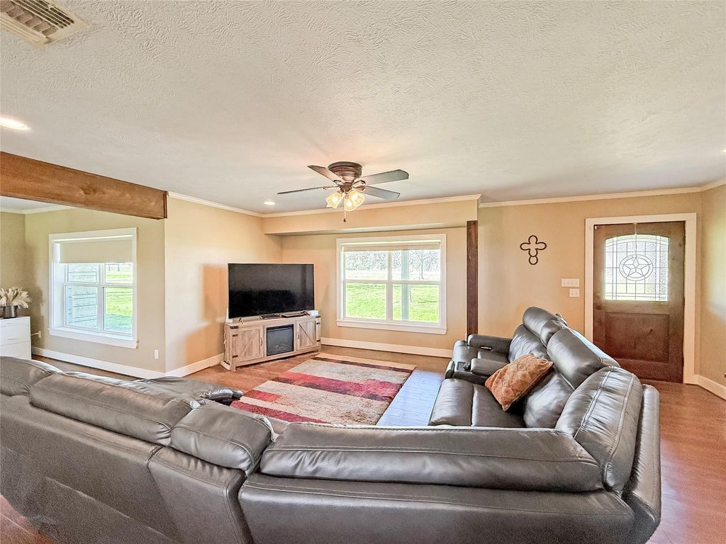 1401 Fm 112, Lexington, TX 78947