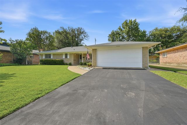 1712 Oakhill Drive, Sherman, TX 75092