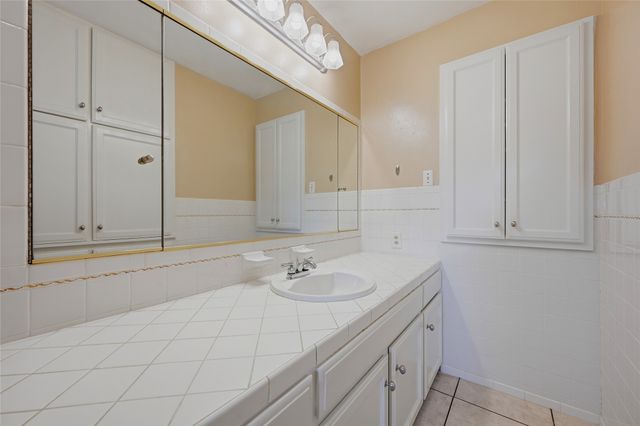 1712 Oakhill Drive, Sherman, TX 75092