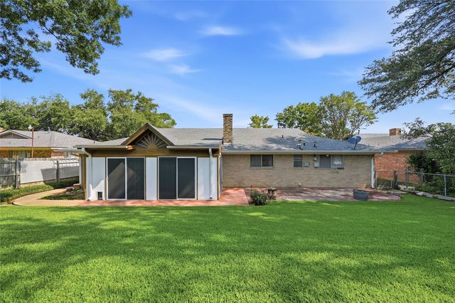 1712 Oakhill Drive, Sherman, TX 75092