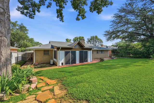 1712 Oakhill Drive, Sherman, TX 75092