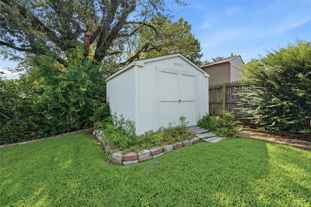1712 Oakhill Drive, Sherman, TX 75092