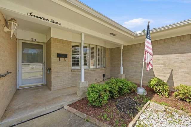 1712 Oakhill Drive, Sherman, TX 75092