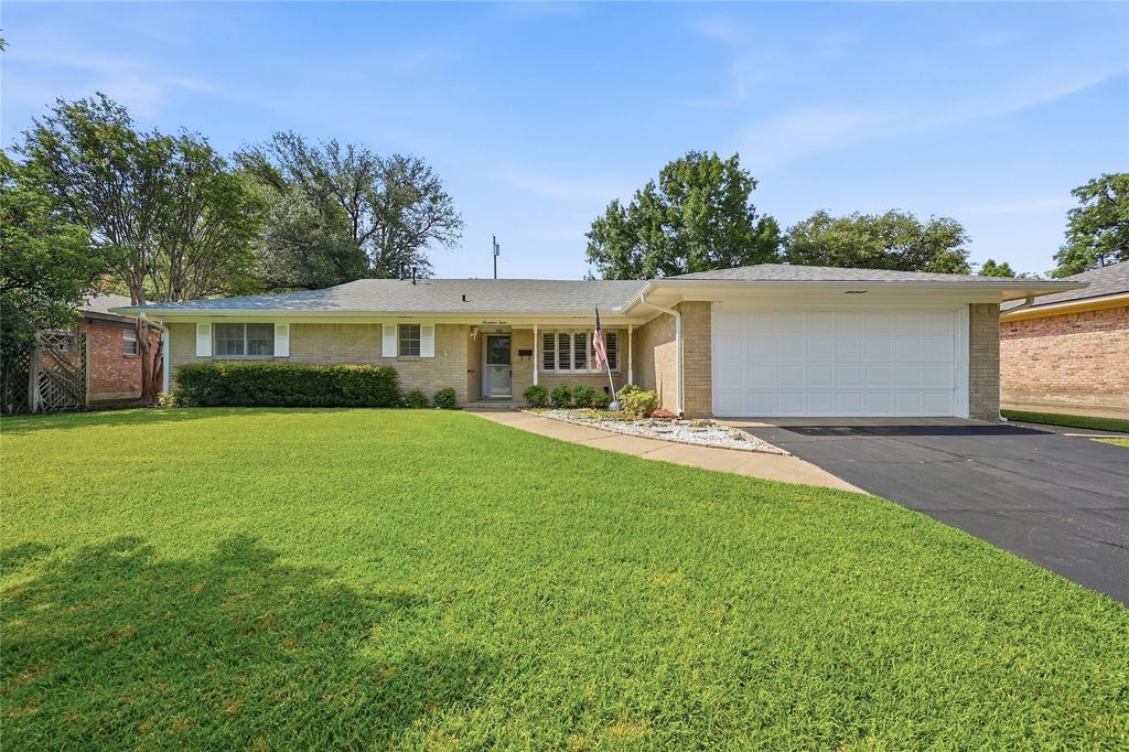 1712 Oakhill Drive, Sherman, TX 75092