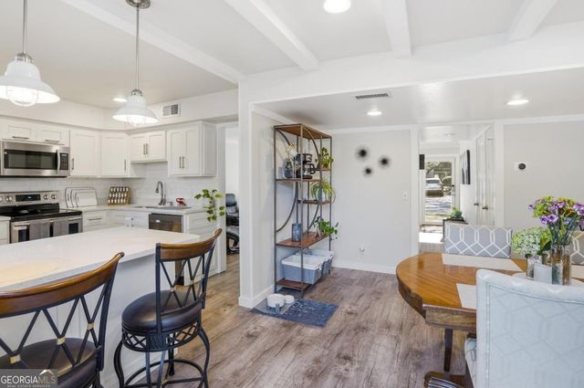 805 Mallery Street B, St. Simons, GA 31522