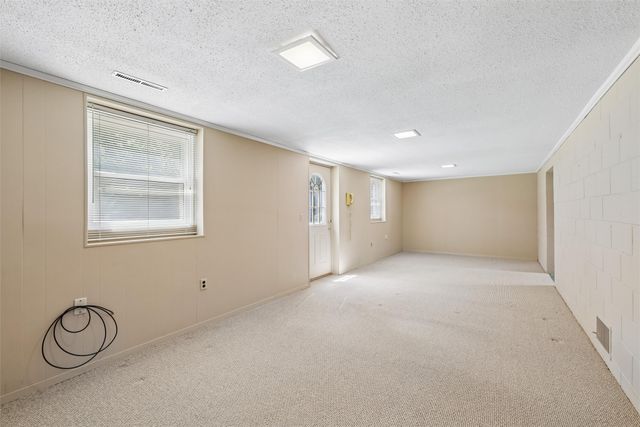 2904 Caulder Avenue, Des Moines, IA 50321