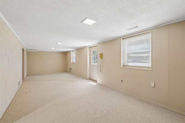 2904 Caulder Avenue, Des Moines, IA 50321
