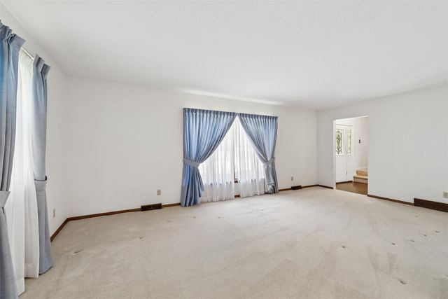 2904 Caulder Avenue, Des Moines, IA 50321