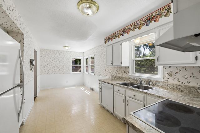 2904 Caulder Avenue, Des Moines, IA 50321