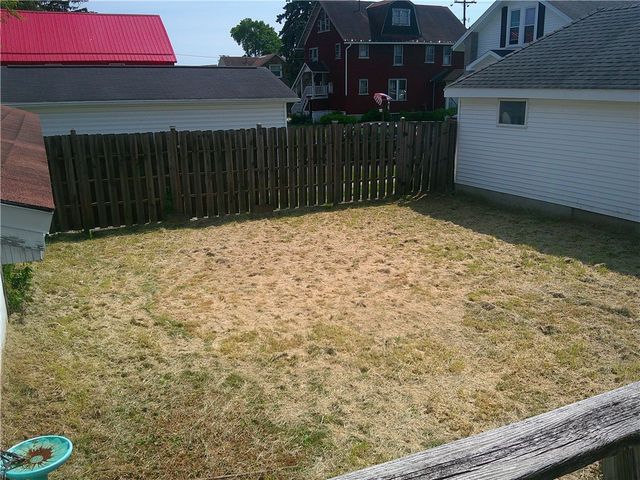 152 E Garrett St, Somerset Twp, PA 15501