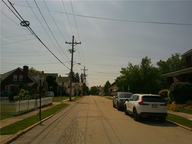 152 E Garrett St, Somerset Twp, PA 15501