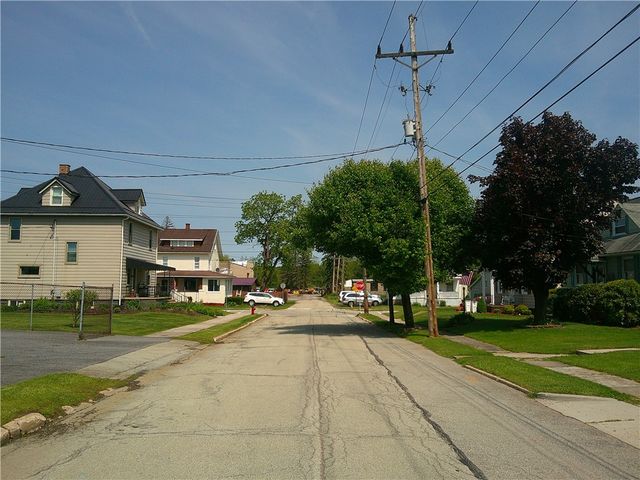 152 E Garrett St, Somerset Twp, PA 15501