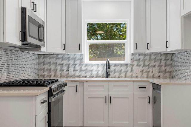 1001 W 17th ST, Georgetown, TX 78626