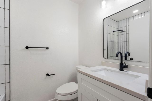 1001 W 17th ST, Georgetown, TX 78626