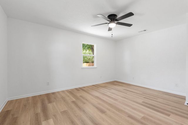 1001 W 17th ST, Georgetown, TX 78626