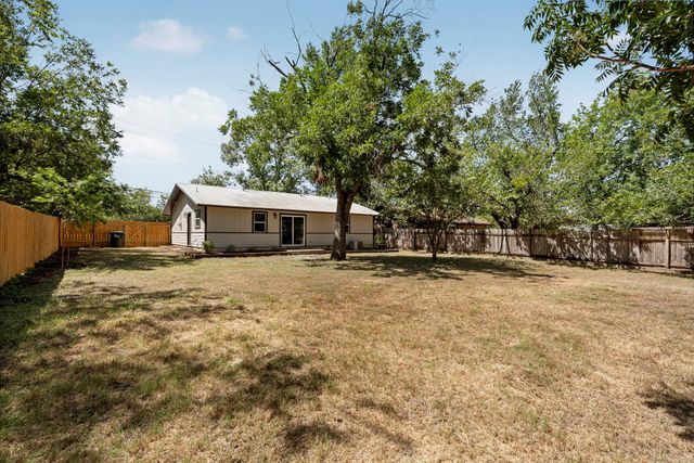 1001 W 17th ST, Georgetown, TX 78626