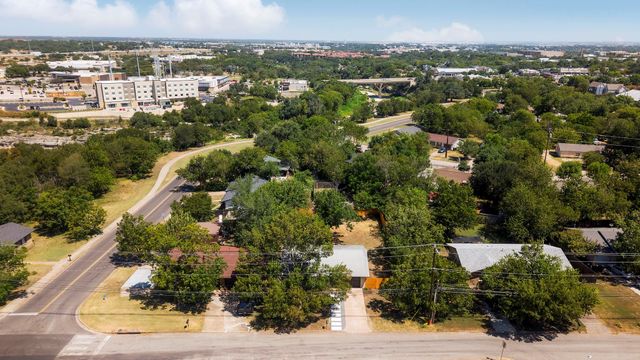 1001 W 17th ST, Georgetown, TX 78626