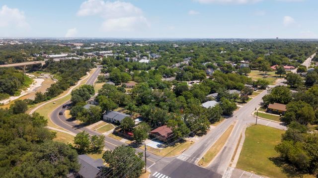 1001 W 17th ST, Georgetown, TX 78626