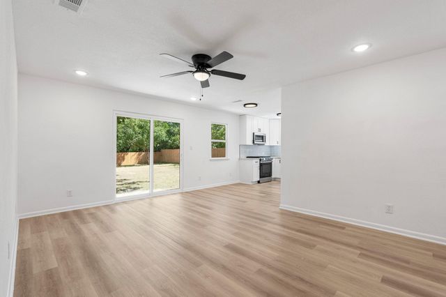 1001 W 17th ST, Georgetown, TX 78626