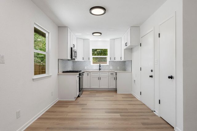 1001 W 17th ST, Georgetown, TX 78626