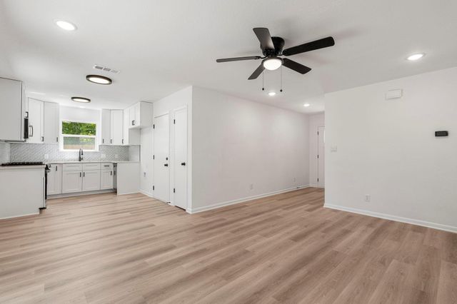 1001 W 17th ST, Georgetown, TX 78626