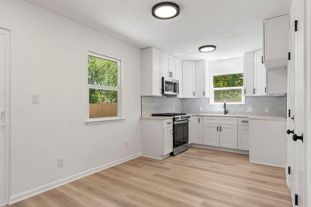 1001 W 17th ST, Georgetown, TX 78626