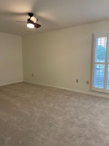 5935 N High Street, 215, Worthington, OH 43085