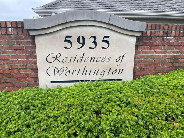 5935 N High Street, 215, Worthington, OH 43085