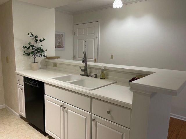 5935 N High Street, 215, Worthington, OH 43085