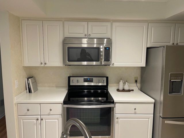 5935 N High Street, 215, Worthington, OH 43085