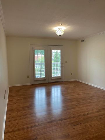 5935 N High Street, 215, Worthington, OH 43085