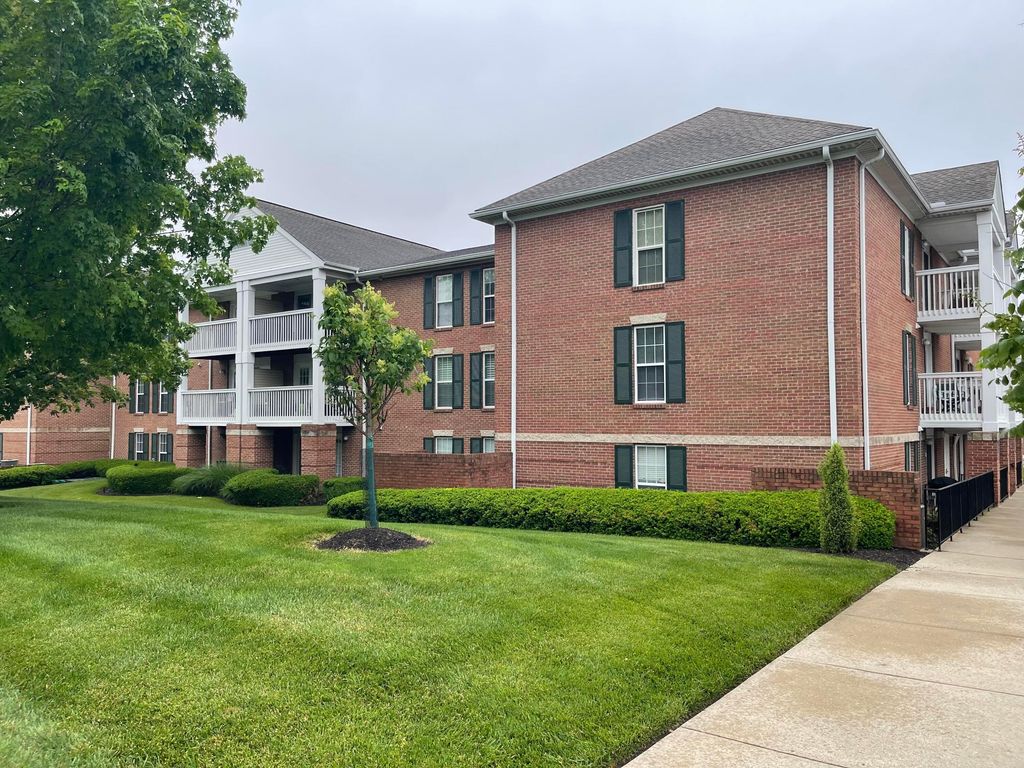 5935 N High Street, 215, Worthington, OH 43085