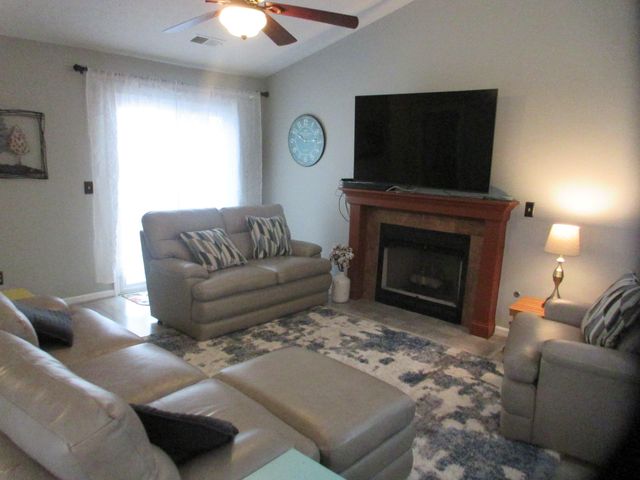 1076 Hampshire Place, Florence, KY 41042